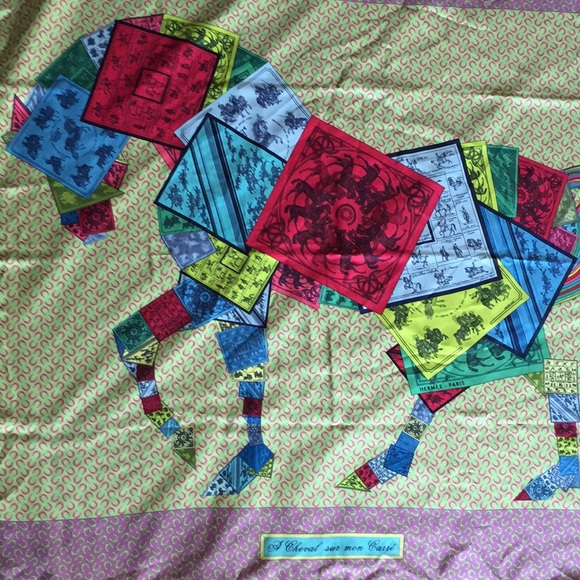 Hermes Accessories - Hermès A chevalier sur mon Carré silk scarf